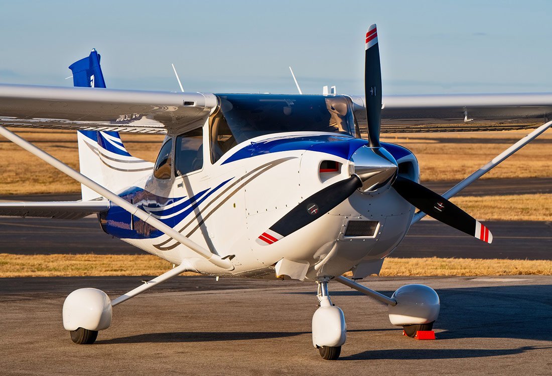 Flyzone cessna 182 skylane on sale