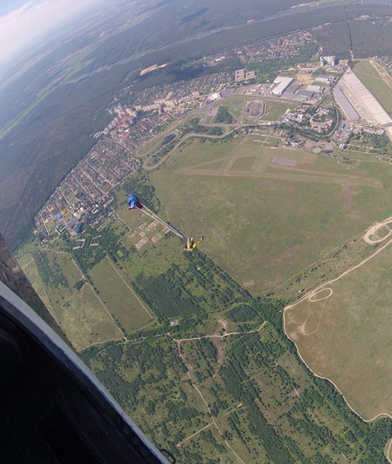 STATIC LINE Самостійний стрибок з парашутом